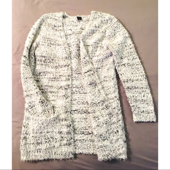 Long cardigan sweater - Picture 2 of 4